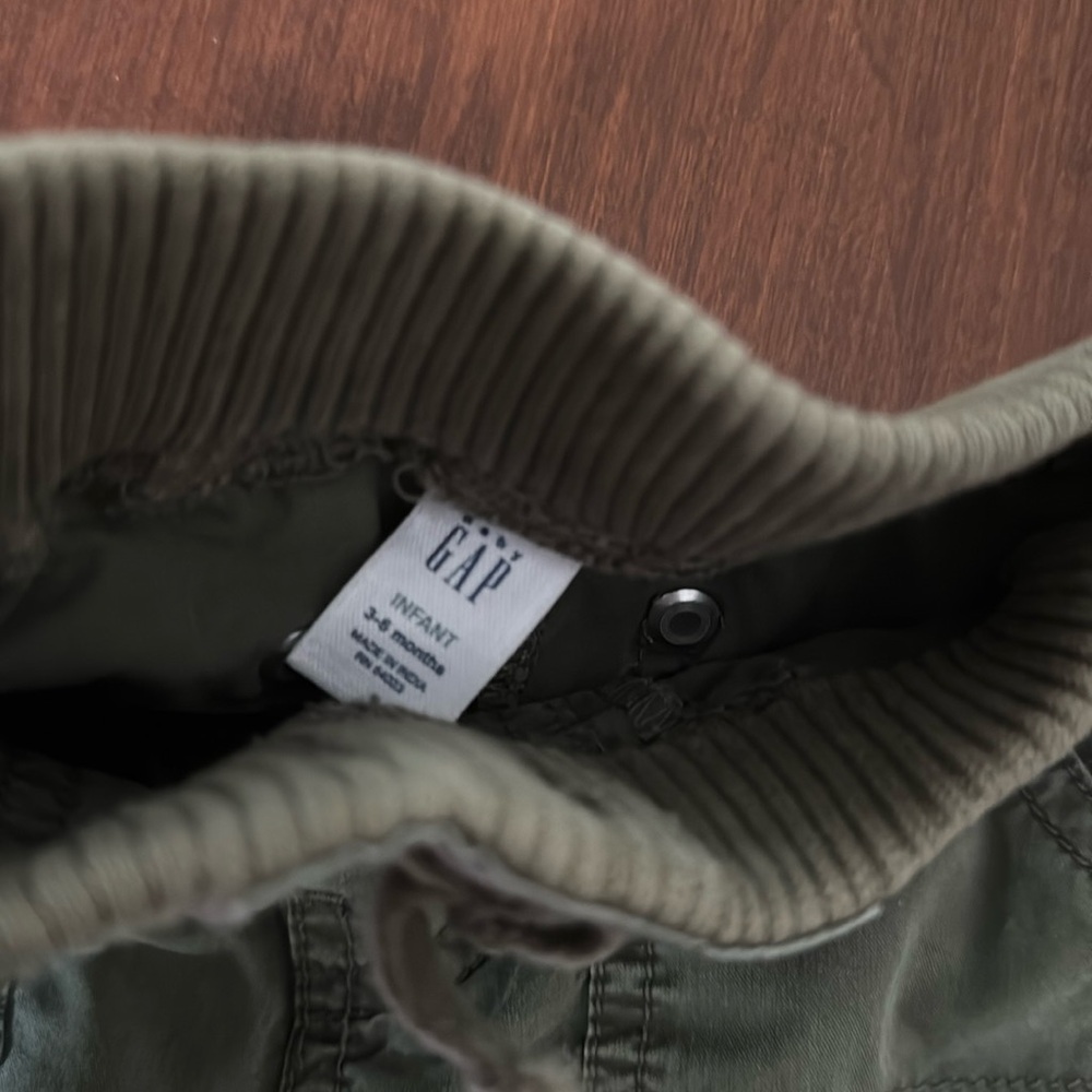 GAP Olive Green Cargo Shorts for Kids - Picture 2 of 3